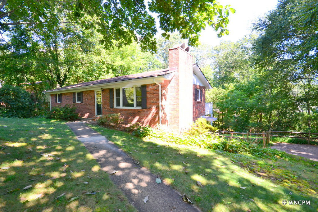 17 Laurel Park Dr