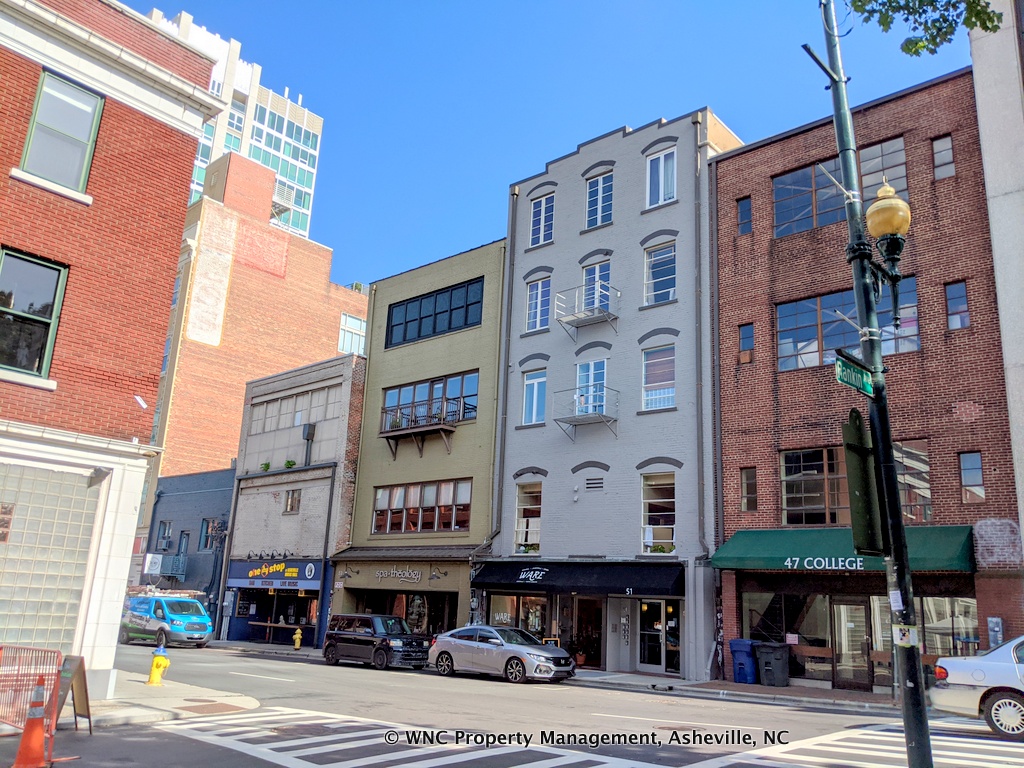 51 College Street, Apt 403 - 1